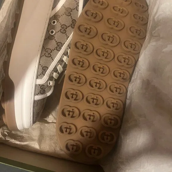 GUCCI - Men's Size: 10 Monogram 1977 Tennis Sneakers